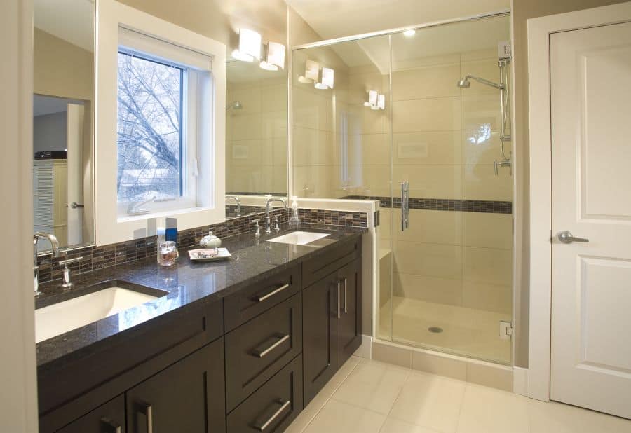 Kelvin Grove Project master ensuite By Renova Homes & Renovations Calgary, Alberta