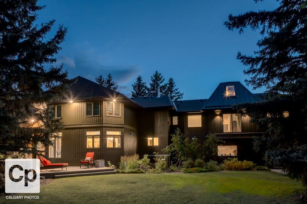 Springbank Renovation By RENOVA HOMES & RENOVATIONS backyard