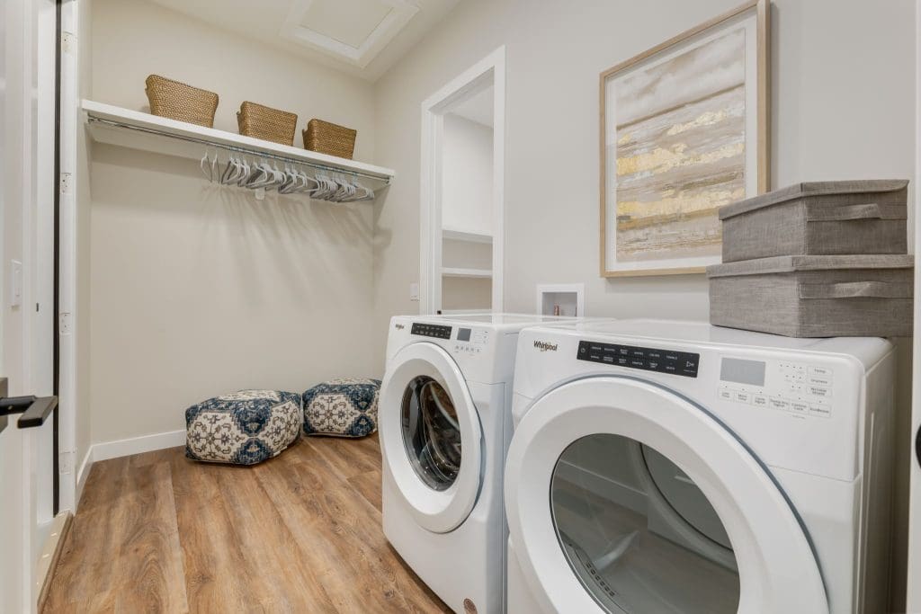 River Pointe Villas By RENOVA Homes & Renovations Laundry Room
