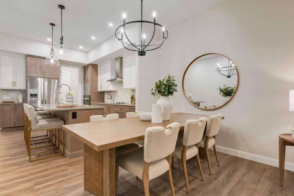 River Pointe Villas By RENOVA Homes & Renovations Kitchen and Dining room