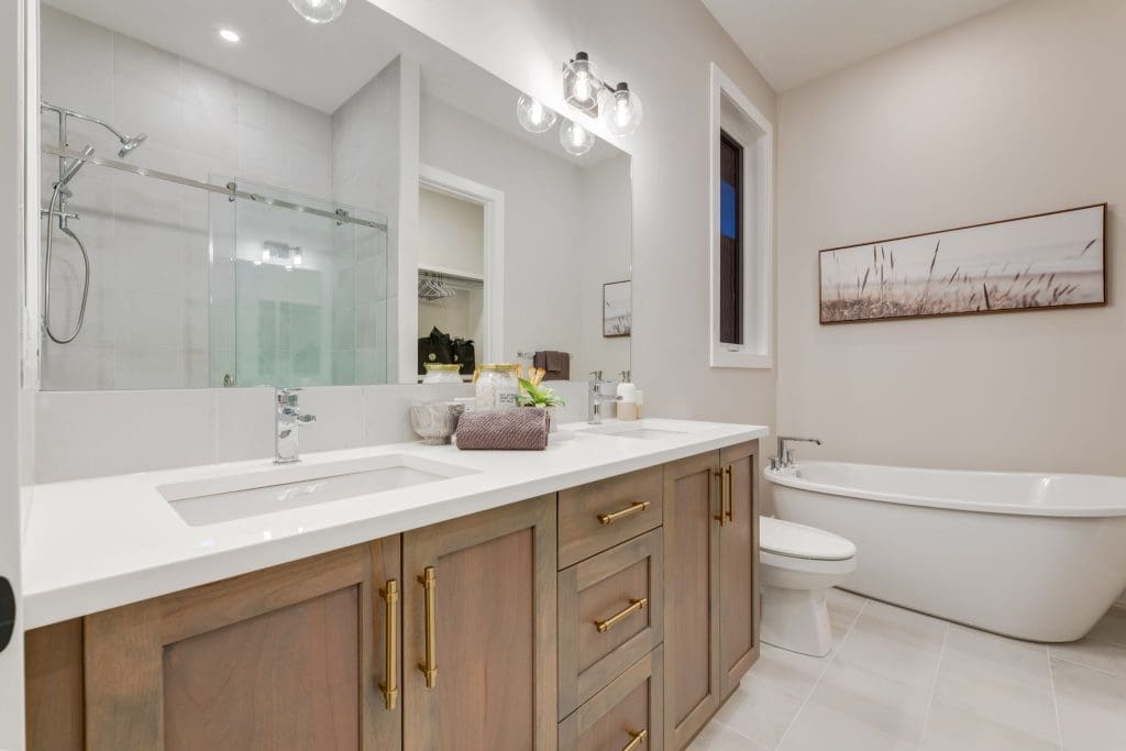 River Pointe Villas By RENOVA Homes & Renovations Ensuite BAthroom