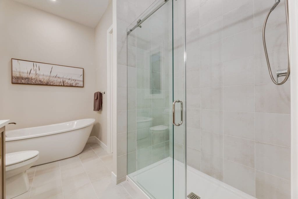 River Pointe Villas By RENOVA Homes & Renovations Full bathroom